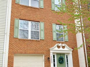 42992 Center St, Chantilly, VA 20152