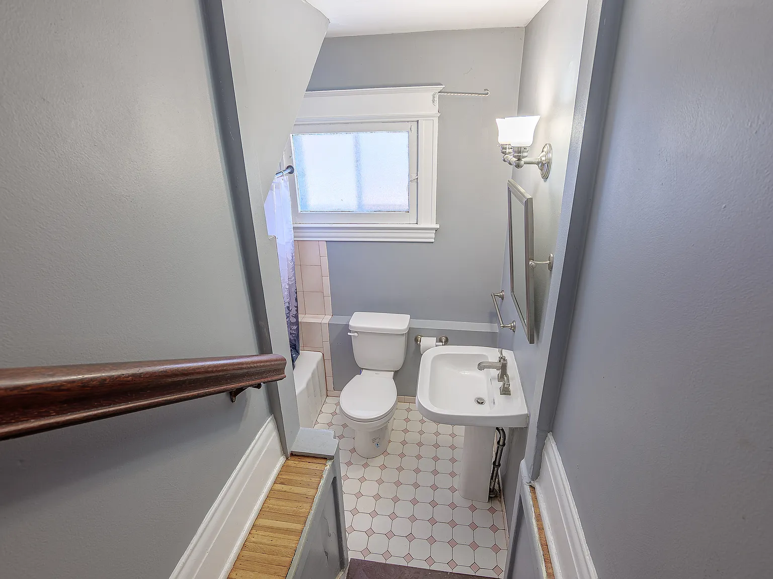 4 bed, 2.5 bath, 2400 sqft, $2,700 — Photo 4
