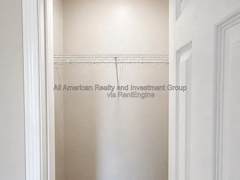 216 Lustan Dr — Photo 4