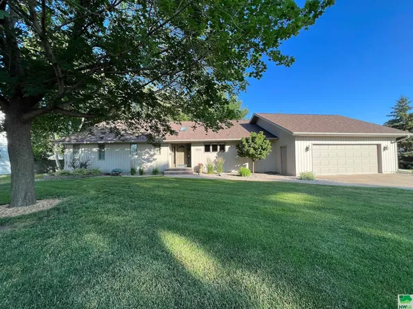 1010 6th Ave, Alton, IA 51003