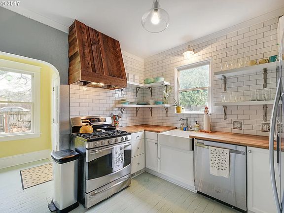 Kitchen with gas burners, electric oven.