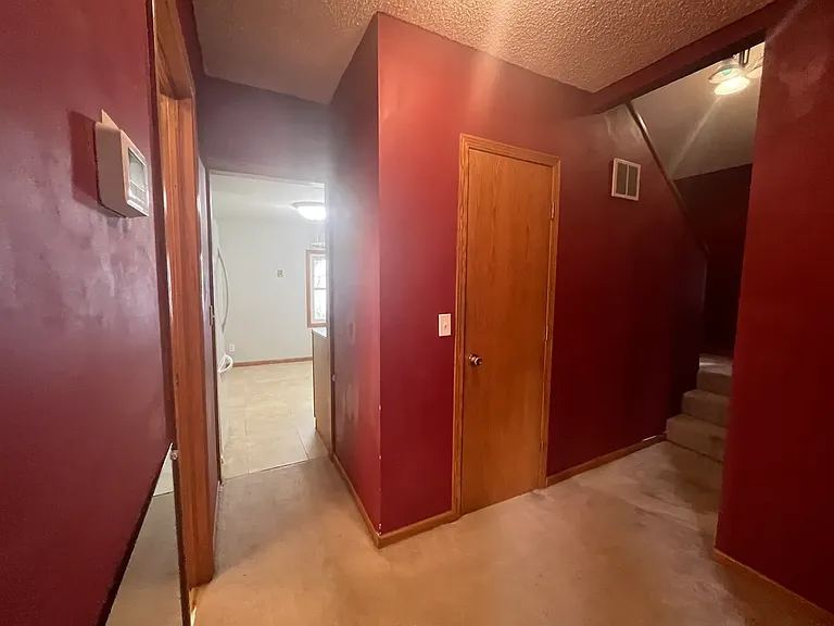 924 Custer St — Photo 4