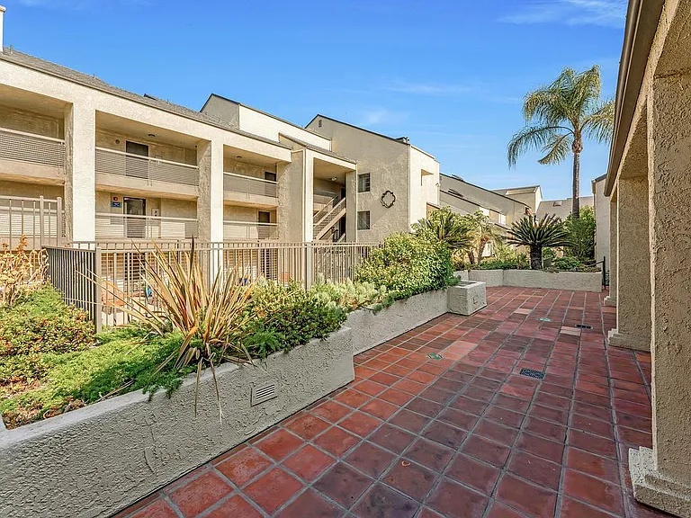 64 N Mar Vista Ave #230 — Photo 19
