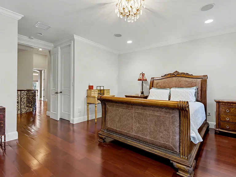 860 E Park Dr — Photo 44