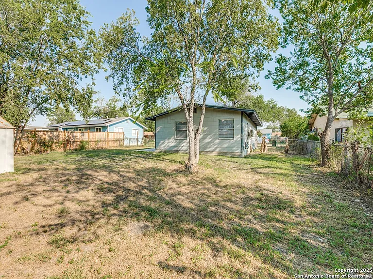 5830 Castle Yard — Photo 33