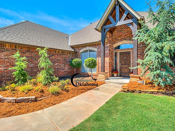 2nd image of 927 Ashwood Ln