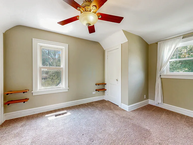1492 S Jefferson St — Photo 16
