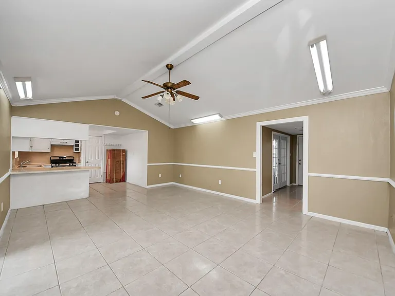 811 Hillcrest Dr — Photo 26