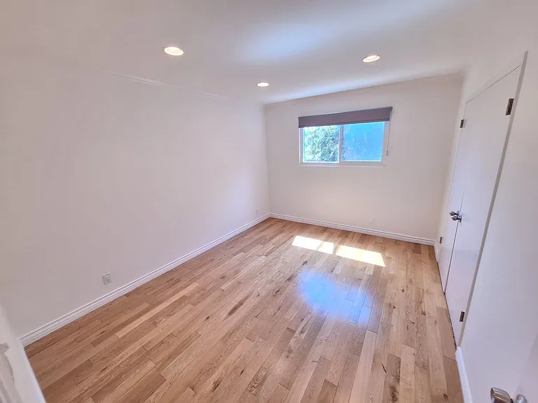 1515 S Beverly Glen Blvd #4 — Photo 8