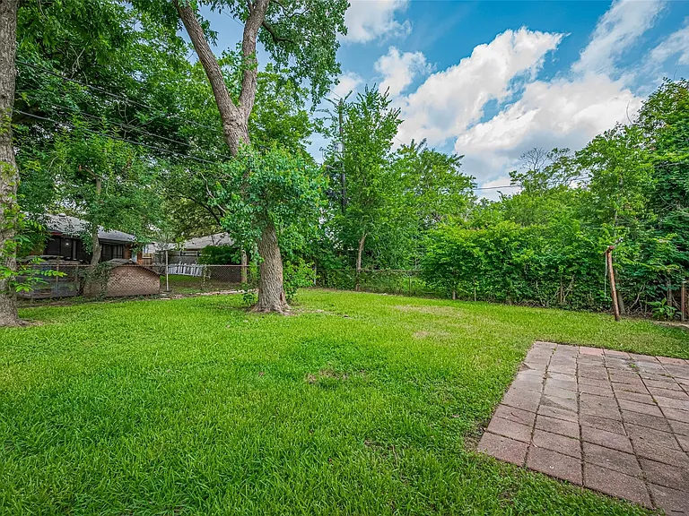 2112 Walnut Ln — Photo 24