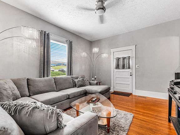 4th image of 800 Wells Ave