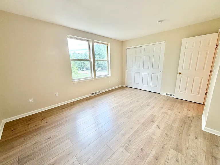 7 Ira Ln — Photo 3