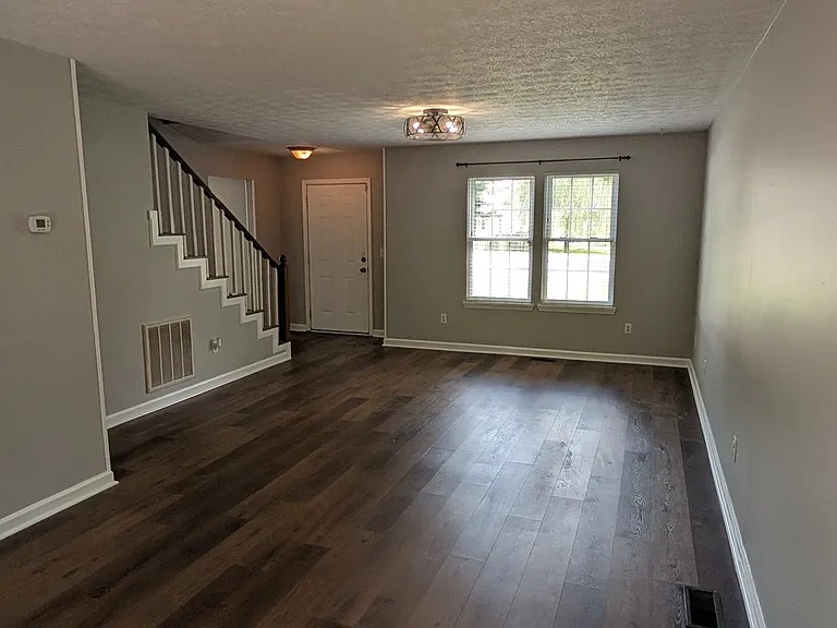 116 Paxton Ct — Photo 4