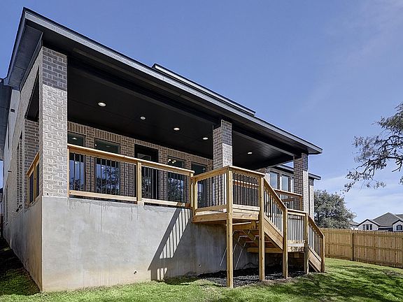 4th image of 310 Barton Creek