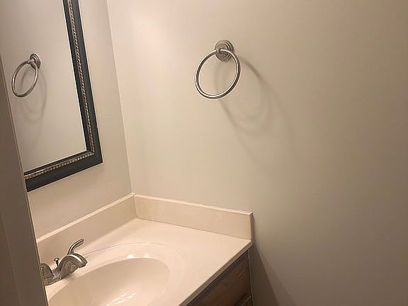 5th image of 1688 Skiffes Creek Cir