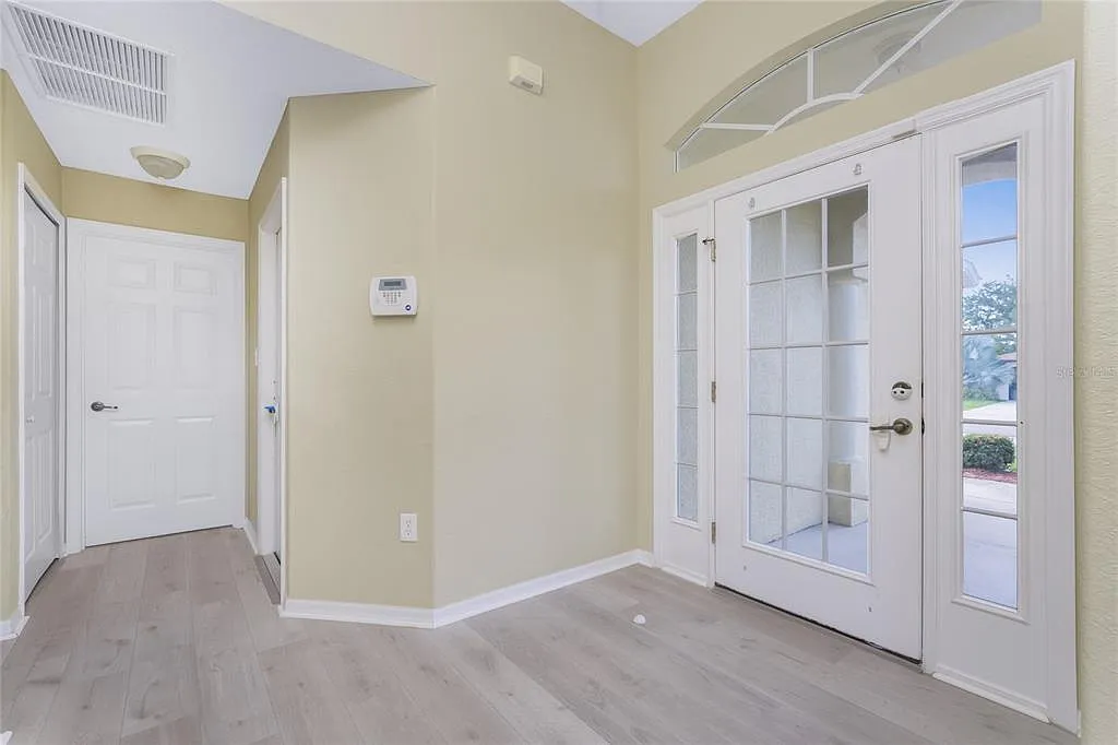 4 bed, 2.0 bath, 2015 sqft, $1,850 — Photo 3