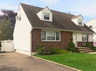 57 Amby Ave, Plainview, NY 11803