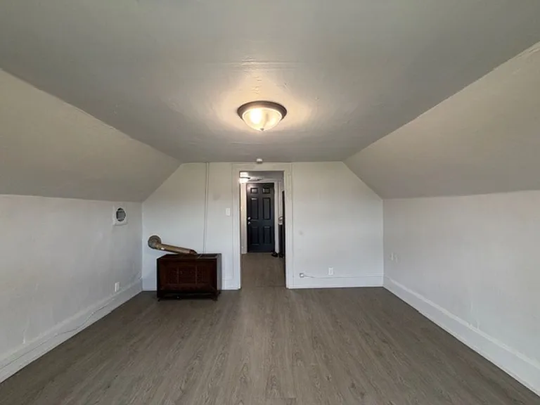 402 Fritz Ave W — Photo 2