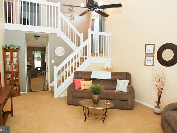 3rd image of 5 Forest Glen Ct