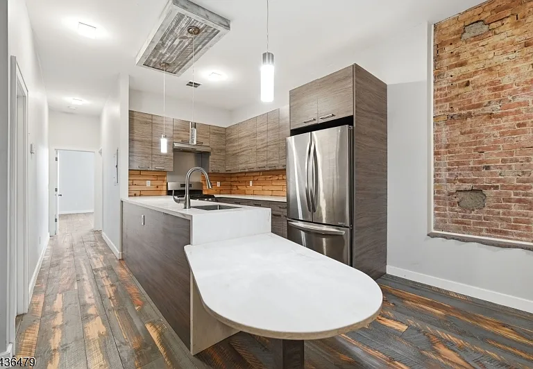 180 Spring St #304 — Photo 1
