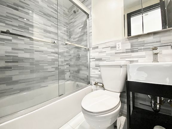 5th image of 109 W 105th St APT 5C