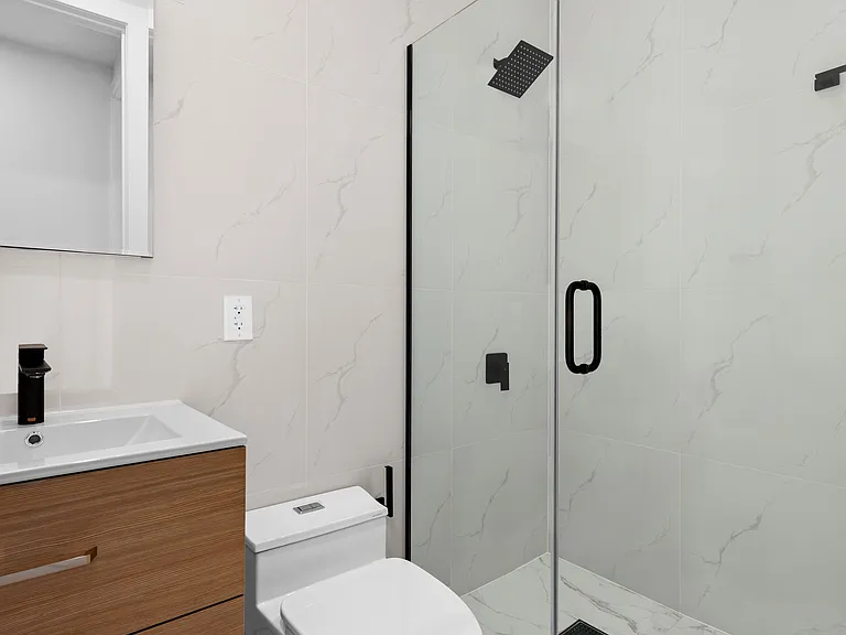 586 Manhattan Ave #2W — Photo 7