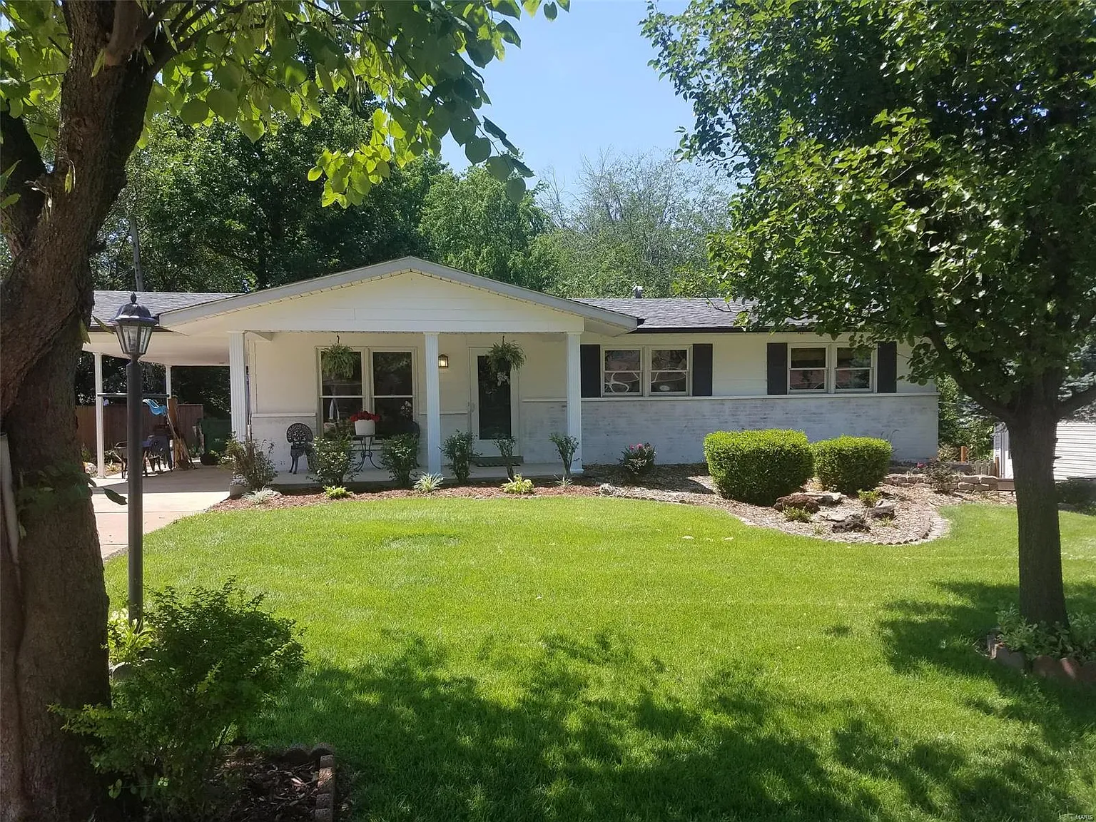 182 Rockview Dr photo 1
