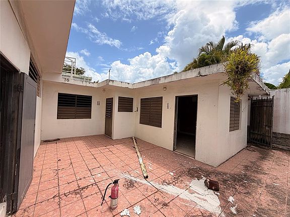 4th image of Calle E E #190