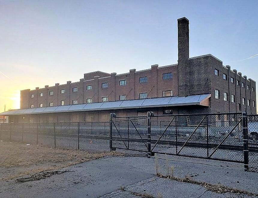 1st image of 1010 Center Ave #106