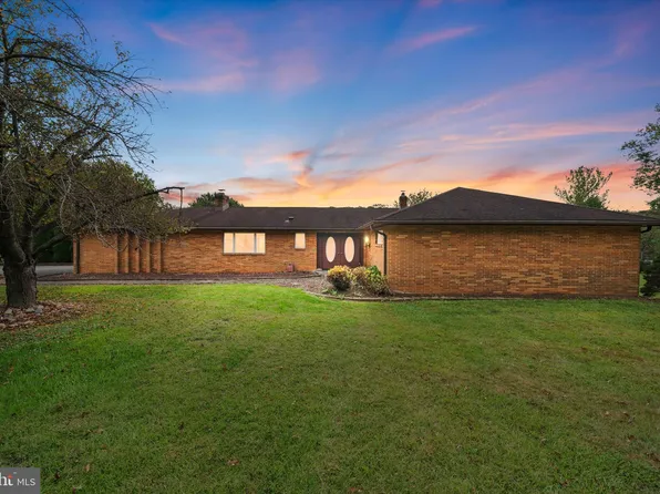 102 Bridleshire Ct, Newark, DE 19711