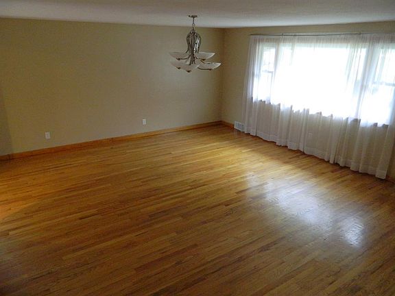 5th image of 72 Clifton Blvd