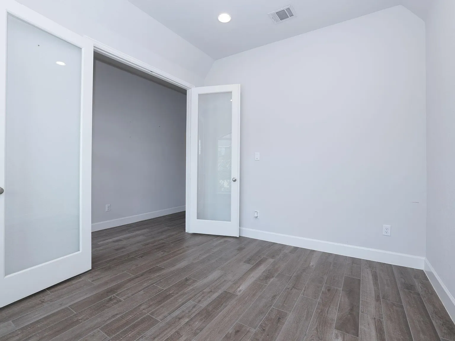 3 bed, 2.0 bath, 2050 sqft, $2,350 — Photo 4