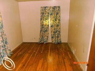 5th image of 925 Iroquois Ave