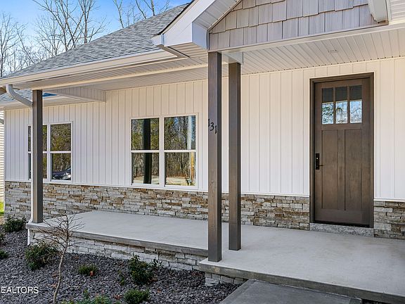 3rd image of 131 Beachwood Dr