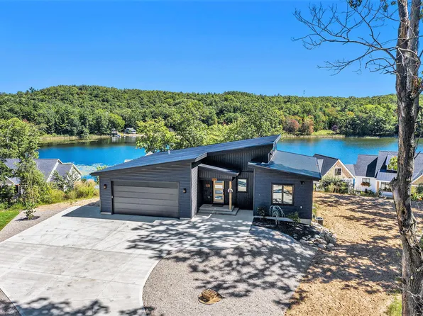 5296 E Manitou Way, Newaygo, MI 49337