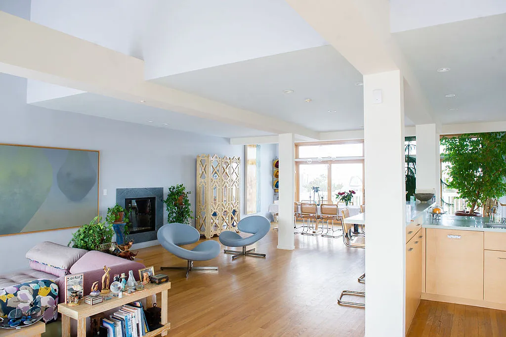 Spectacular Dune Road Oceanfront Beach House — Photo 4