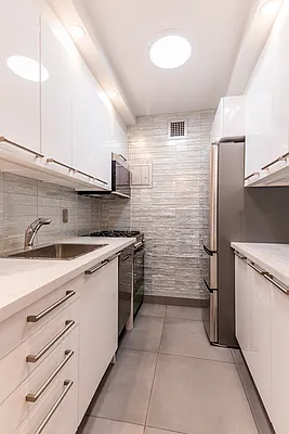 Rented by Samuel Realty Group LLC | media 5