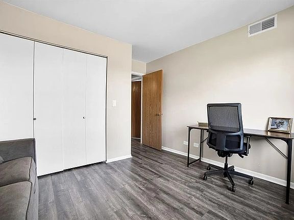 4th image of 463 Valley Dr #463