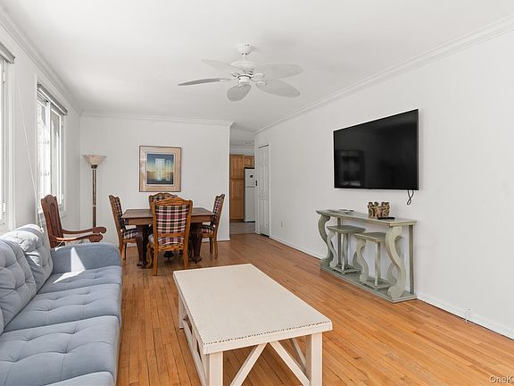 3rd image of 39 Troy Avenue