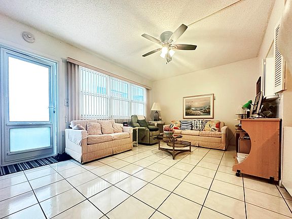 3rd image of 1010 Islewood D #1010