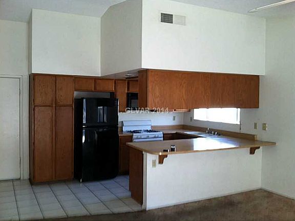 5th image of 1740 Rolling Hills Dr