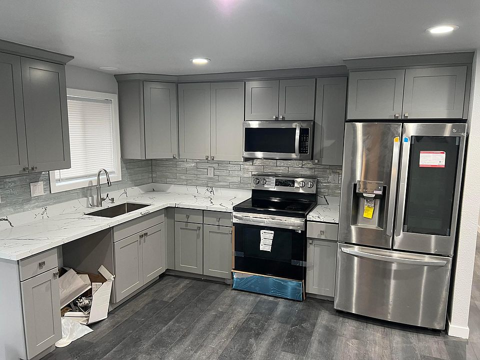 1st image of 601 Cedar Dr SE #4