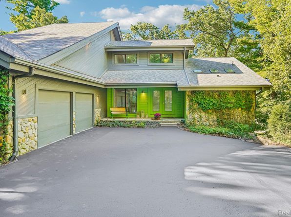 7389 Oak Forest Dr