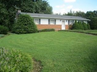 147 Hilltop Dr, Bristol, VA 24202