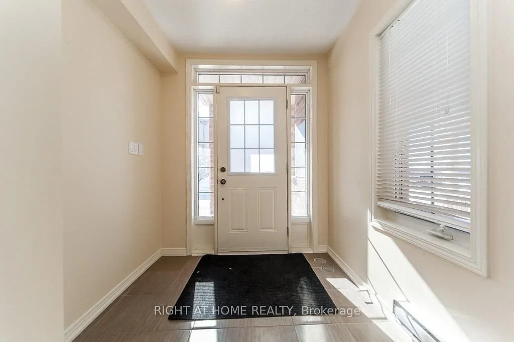 4 bed, $3,000 — Photo 2