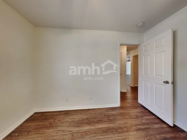 10622 Axis Xing — Photo 19