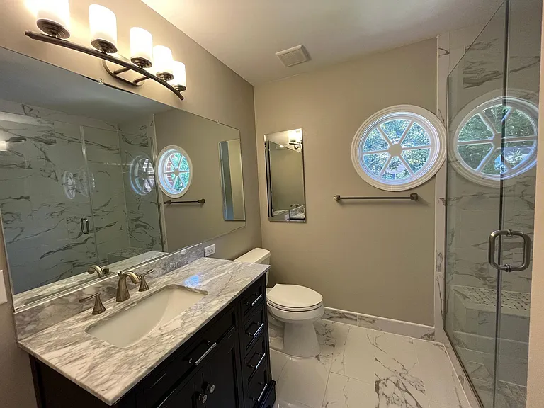 Bathroom (master bedroom)