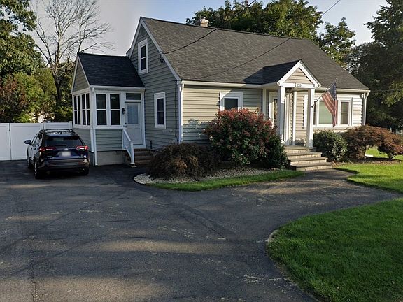 5th image of 220 Burlington Ave