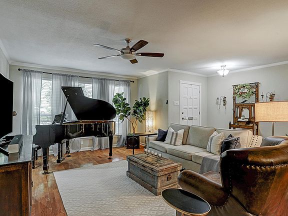 5th image of 8950 Chatsworth Dr #8950