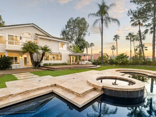 22137 Cairnloch St, Calabasas, CA 91302